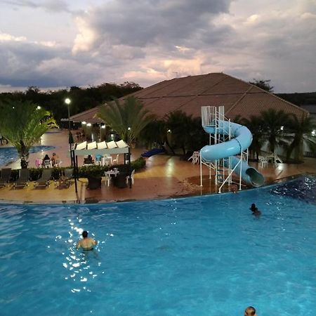 Lago Vista: Apartamento com Cozinha e Churrasqueira Privativa Caldas Novas Exterior photo